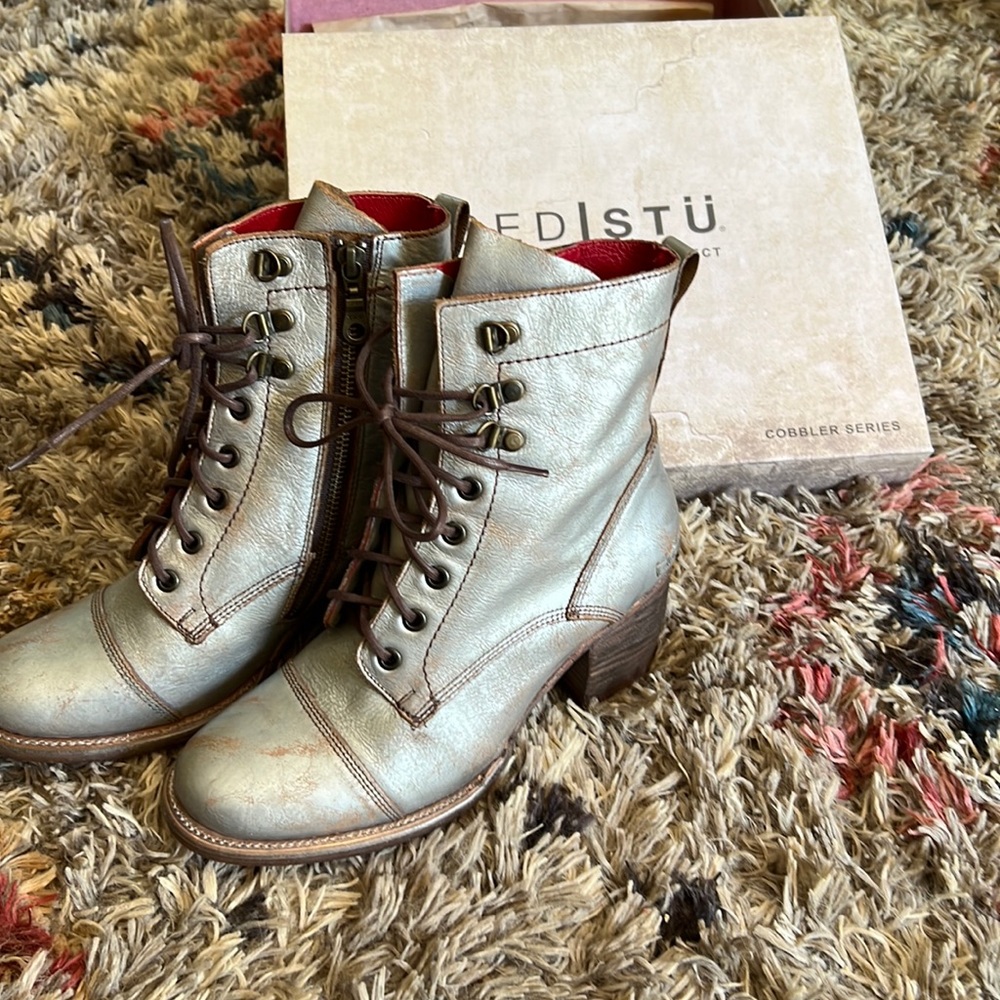 Bed Stu Judgement boots. Silver Lux size 8.